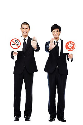 포토 JPG 스튜디오촬영 전신 외국인 해외기획촬영 2011년태국 남자 캠페인 비즈니스 안내 알림판 실내 경고 서기 미소 웃음 들기 누끼 사람 동양인 정장 손짓 20대 성인 두명 앞모습 금지 표지판 비즈니스맨 맹세 결심 알림 금연 남자만 성인남자만 청년만 청년남자만 성인만 국내포토 옷 뷰포인트 컨셉 모션 표정 인종 청년 내부 직장인 사회이슈 파일형식