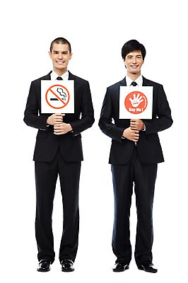 포토 JPG 스튜디오촬영 전신 외국인 해외기획촬영 2011년태국 남자 캠페인 비즈니스 안내 알림판 실내 경고 서기 미소 웃음 들기 누끼 사람 동양인 정장 20대 성인 두명 앞모습 금지 표지판 비즈니스맨 맹세 결심 알림 금연 남자만 성인남자만 청년만 청년남자만 성인만 국내포토 옷 뷰포인트 컨셉 모션 표정 인종 청년 내부 직장인 사회이슈 파일형식