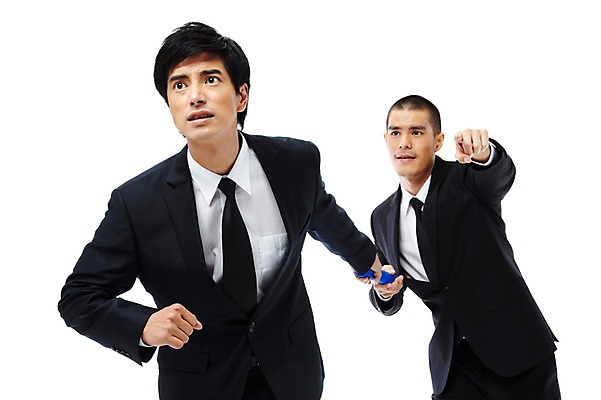 포토 JPG 스튜디오촬영 외국인 해외기획촬영 응시 2011년태국 남자 포즈 비즈니스 협력 함께함 실내 누끼 사람 동양인 정장 손짓 상반신 20대 성인 두명 비즈니스라이프 달리기 경쟁 도움 직장인 비즈니스맨 목표 계획 동료 전달 릴레이 남자만 성인남자만 청년만 청년남자만 성인만 배턴 국내포토 직업 라이프스타일 시선 옷 스포츠용품 컨셉 관계 모션 인종 청년 내부 파일형식