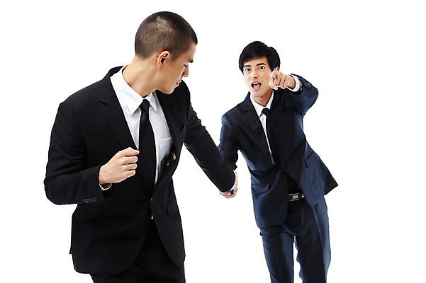 포토 JPG 스튜디오촬영 외국인 해외기획촬영 응시 2011년태국 남자 포즈 비즈니스 협력 함께함 실내 누끼 사람 동양인 정장 손짓 상반신 20대 성인 두명 비즈니스라이프 달리기 경쟁 도움 직장인 비즈니스맨 목표 계획 동료 전달 릴레이 남자만 성인남자만 청년만 청년남자만 성인만 배턴 국내포토 직업 라이프스타일 시선 옷 스포츠용품 컨셉 관계 모션 인종 청년 내부 파일형식