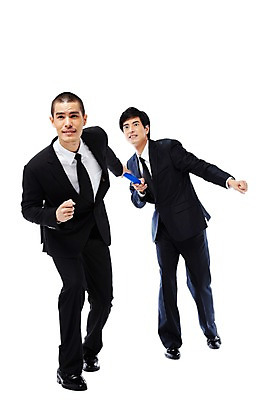 포토 JPG 스튜디오촬영 전신 외국인 해외기획촬영 응시 2011년태국 남자 포즈 비즈니스 협력 함께함 실내 누끼 사람 동양인 정장 손짓 20대 성인 두명 비즈니스라이프 달리기 경쟁 도움 직장인 비즈니스맨 목표 계획 동료 전달 릴레이 남자만 성인남자만 청년만 청년남자만 성인만 배턴 국내포토 직업 라이프스타일 시선 옷 스포츠용품 컨셉 관계 모션 인종 청년 내부 파일형식