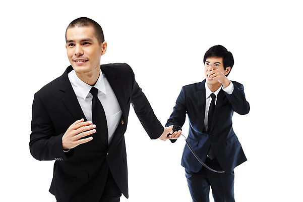 포토 JPG 스튜디오촬영 외국인 해외기획촬영 응시 2011년태국 남자 포즈 비즈니스 협력 함께함 실내 누끼 사람 동양인 정장 손짓 상반신 20대 성인 두명 비즈니스라이프 달리기 경쟁 가리킴 도움 직장인 비즈니스맨 목표 계획 연결 전화기 동료 전달 릴레이 남자만 성인남자만 청년만 청년남자만 성인만 배턴 국내포토 직업 라이프스타일 시선 옷 스포츠용품 컨셉 관계 모션 인종 청년 내부 파일형식