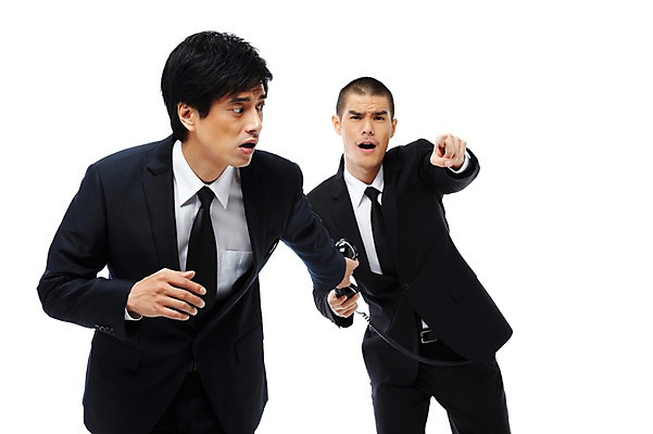 포토 JPG 스튜디오촬영 외국인 해외기획촬영 응시 2011년태국 남자 포즈 비즈니스 협력 함께함 실내 누끼 사람 동양인 정장 손짓 상반신 20대 성인 두명 비즈니스라이프 달리기 경쟁 가리킴 도움 직장인 비즈니스맨 목표 계획 연결 전화기 동료 전달 릴레이 남자만 성인남자만 청년만 청년남자만 성인만 배턴 국내포토 직업 라이프스타일 시선 옷 스포츠용품 컨셉 관계 모션 인종 청년 내부 파일형식