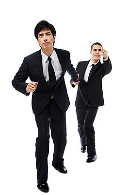 포토 JPG 스튜디오촬영 전신 외국인 해외기획촬영 응시 2011년태국 남자 포즈 비즈니스 협력 함께함 실내 누끼 사람 동양인 정장 손짓 20대 성인 두명 비즈니스라이프 달리기 경쟁 가리킴 도움 직장인 비즈니스맨 목표 계획 연결 전화기 동료 전달 릴레이 남자만 성인남자만 청년만 청년남자만 성인만 배턴 국내포토 직업 라이프스타일 시선 옷 스포츠용품 컨셉 관계 모션 인종 청년 내부 파일형식