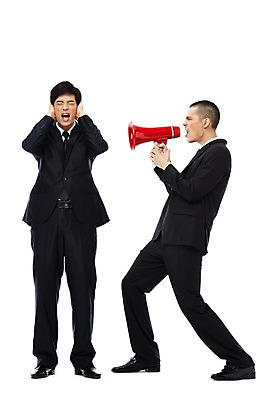 포토 JPG 스튜디오촬영 전신 외국인 해외기획촬영 2011년태국 남자 포즈 비즈니스 모션 실내 서기 누끼 사람 동양인 정장 손짓 20대 성인 두명 비즈니스라이프 확성기 외침 표현 직장인 비즈니스맨 상사 꾸지람 귀막기 직원 부하 지적 남자만 성인남자만 청년만 청년남자만 성인만 국내포토 직업 라이프스타일 옷 인종 청년 내부 소리 체벌 파일형식