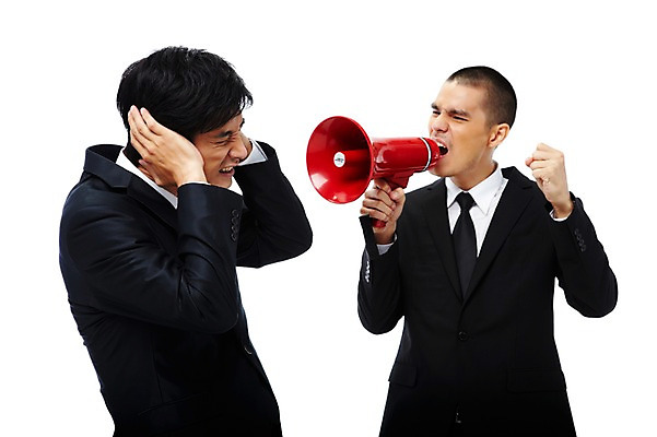 포토 JPG 스튜디오촬영 외국인 해외기획촬영 2011년태국 남자 포즈 비즈니스 모션 실내 서기 누끼 사람 동양인 정장 손짓 상반신 20대 성인 두명 비즈니스라이프 확성기 외침 표현 직장인 비즈니스맨 상사 꾸지람 귀막기 직원 부하 지적 남자만 성인남자만 청년만 청년남자만 성인만 국내포토 직업 라이프스타일 옷 인종 청년 내부 소리 체벌 파일형식