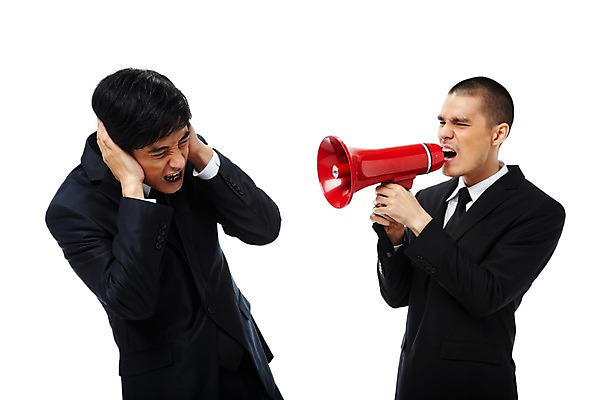 포토 JPG 스튜디오촬영 외국인 해외기획촬영 2011년태국 남자 포즈 비즈니스 모션 실내 서기 누끼 사람 동양인 정장 손짓 상반신 20대 성인 두명 비즈니스라이프 확성기 외침 표현 직장인 비즈니스맨 상사 꾸지람 귀막기 직원 부하 지적 남자만 성인남자만 청년만 청년남자만 성인만 국내포토 직업 라이프스타일 옷 인종 청년 내부 소리 체벌 파일형식