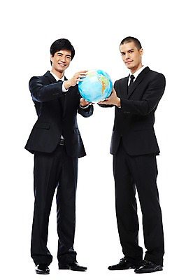 포토 JPG 스튜디오촬영 전신 외국인 해외기획촬영 2011년태국 남자 지구 포즈 비즈니스 모션 협력 함께함 실내 서기 미소 웃음 들기 누끼 사람 동양인 정장 20대 성인 두명 글로벌 지구본 글로벌비즈니스 경쟁 도움 직장인 비즈니스맨 목표 계획 동료 남자만 성인남자만 청년만 청년남자만 성인만 국내포토 직업 옷 컨셉 관계 표정 인종 청년 내부 파일형식