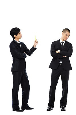 포토 JPG 스튜디오촬영 전신 외국인 해외기획촬영 2011년태국 남자 포즈 비즈니스 모션 실내 경고 서기 누끼 사람 동양인 정장 20대 성인 두명 비즈니스라이프 팔짱 직장인 비즈니스맨 상사 꾸지람 직원 부하 퇴장 지적 옐로우카드 남자만 성인남자만 청년만 청년남자만 성인만 국내포토 카드프레임 직업 라이프스타일 옷 프레임 인종 청년 내부 체벌 파일형식