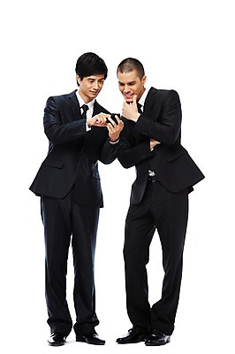 포토 JPG 스튜디오촬영 전신 외국인 해외기획촬영 응시 2011년태국 남자 포즈 비즈니스 협력 함께함 실내 서기 웃음 들기 누끼 사람 동양인 정장 손짓 20대 성인 두명 비즈니스라이프 스마트폰 핸드폰 팔짱 턱괴기 경쟁 웹서핑 도움 직장인 비즈니스맨 목표 계획 동료 남자만 성인남자만 청년만 청년남자만 성인만 국내포토 직업 라이프스타일 시선 옷 컨셉 관계 모션 표정 인종 청년 내부 전자제품 스마트기기 파일형식