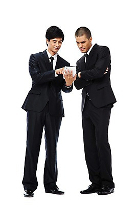 포토 JPG 스튜디오촬영 전신 외국인 해외기획촬영 응시 2011년태국 남자 포즈 비즈니스 협력 함께함 실내 서기 웃음 들기 누끼 사람 동양인 정장 손짓 20대 성인 두명 비즈니스라이프 태블릿 팔짱 경쟁 웹서핑 도움 직장인 비즈니스맨 목표 계획 동료 남자만 성인남자만 청년만 청년남자만 성인만 국내포토 직업 라이프스타일 시선 옷 컨셉 관계 모션 표정 인종 청년 내부 전자제품 스마트기기 파일형식