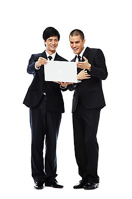 포토 JPG 스튜디오촬영 전신 외국인 해외기획촬영 응시 2011년태국 남자 포즈 비즈니스 협력 함께함 실내 서기 웃음 들기 누끼 사람 동양인 정장 손짓 20대 성인 두명 비즈니스라이프 노트북 컴퓨터 경쟁 웹서핑 도움 직장인 비즈니스맨 목표 계획 동료 남자만 성인남자만 청년만 청년남자만 성인만 국내포토 직업 라이프스타일 시선 옷 컨셉 관계 모션 표정 인종 청년 내부 전자제품 파일형식