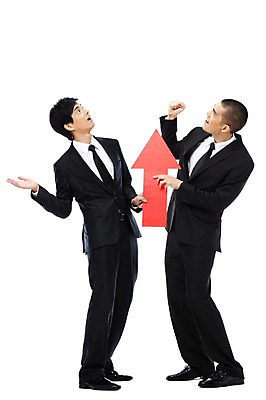 포토 JPG 스튜디오촬영 전신 외국인 해외기획촬영 응시 2011년태국 남자 화살표 포즈 비즈니스 성공 실내 표정 서기 누끼 사람 동양인 정장 손짓 20대 성인 두명 금융 기쁨 표현 우승 비즈니스맨 주식 만족 상승 수익 남자만 성인남자만 청년만 청년남자만 성인만 국내포토 시선 옷 감정 컨셉 모션 인종 청년 내부 경제 최고 직장인 파일형식