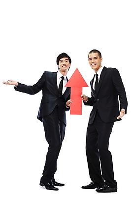 포토 JPG 스튜디오촬영 전신 외국인 해외기획촬영 2011년태국 남자 화살표 포즈 비즈니스 성공 실내 표정 서기 웃음 누끼 사람 동양인 정장 손짓 20대 성인 두명 금융 기쁨 표현 우승 비즈니스맨 주식 만족 상승 수익 남자만 성인남자만 청년만 청년남자만 성인만 국내포토 옷 감정 컨셉 모션 인종 청년 내부 경제 최고 직장인 파일형식