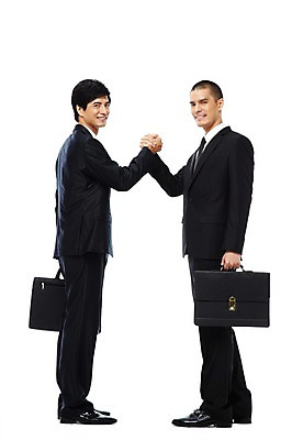 포토 JPG 스튜디오촬영 전신 외국인 해외기획촬영 2011년태국 남자 포즈 서류가방 가방 비즈니스 모션 협력 함께함 실내 미소 웃음 들기 누끼 사람 동양인 정장 20대 성인 두명 옆모습 비즈니스라이프 손잡기 경쟁 도움 직장인 비즈니스맨 목표 계획 동료 남자만 성인남자만 청년만 청년남자만 성인만 국내포토 직업 라이프스타일 잡화 옷 뷰포인트 컨셉 관계 표정 인종 청년 내부 파일형식