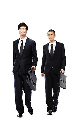 포토 JPG 스튜디오촬영 전신 외국인 해외기획촬영 2011년태국 남자 포즈 서류가방 가방 비즈니스 모션 협력 함께함 실내 미소 웃음 들기 누끼 사람 동양인 정장 20대 성인 두명 비즈니스라이프 걷기 경쟁 도움 직장인 비즈니스맨 목표 계획 동료 남자만 성인남자만 청년만 청년남자만 성인만 국내포토 직업 라이프스타일 잡화 옷 컨셉 관계 표정 인종 청년 내부 파일형식