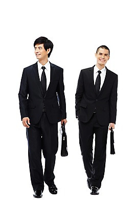 포토 JPG 스튜디오촬영 전신 외국인 해외기획촬영 2011년태국 남자 포즈 서류가방 가방 비즈니스 모션 협력 함께함 실내 미소 웃음 들기 누끼 사람 동양인 정장 20대 성인 두명 비즈니스라이프 걷기 경쟁 도움 직장인 비즈니스맨 목표 계획 동료 남자만 성인남자만 청년만 청년남자만 성인만 국내포토 직업 라이프스타일 잡화 옷 컨셉 관계 표정 인종 청년 내부 파일형식