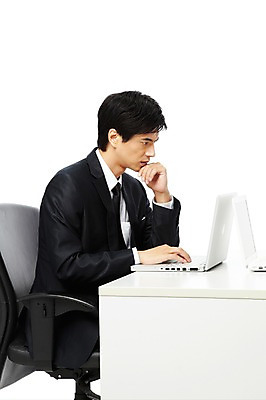 포토 JPG 스튜디오촬영 외국인 해외기획촬영 직업 2011년태국 남자 포즈 의자 비즈니스 모션 직장 함께함 실내 한명 누끼 사람 앉기 동양인 정장 상반신 20대 성인 옆모습 비즈니스라이프 노트북 컴퓨터 턱괴기 모임 타이핑 업무 직장인 비즈니스맨 작업실 계획 책상 고민 남자만 남자한명만 성인남자만 청년만 청년남자만 청년남자한명만 성인한명만 성인남자한명만 성인만 국내포토 1 라이프스타일 옷 감정 뷰포인트 가구 컨셉 회사 인종 청년 내부 전자제품 작업 파일형식