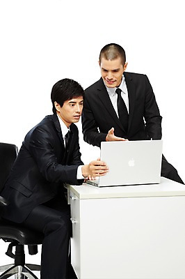 포토 JPG 스튜디오촬영 외국인 해외기획촬영 직업 응시 2011년태국 남자 포즈 의자 비즈니스 모션 회의 직장 함께함 실내 대화 누끼 사람 앉기 동양인 정장 20대 성인 두명 비즈니스라이프 노트북 컴퓨터 모임 업무 직장인 비즈니스맨 작업실 계획 토론 책상 동료 걸터앉기 남자만 성인남자만 청년만 청년남자만 성인만 국내포토 라이프스타일 시선 옷 가구 컨셉 회사 관계 말하기 인종 청년 내부 전자제품 작업 파일형식
