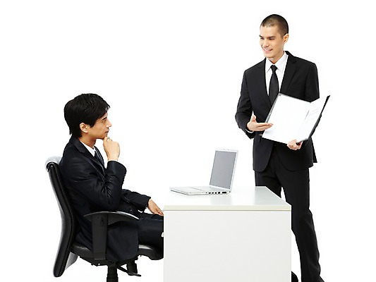 포토 JPG 스튜디오촬영 외국인 해외기획촬영 2011년태국 남자 포즈 의자 비즈니스 실내 서기 누끼 사람 앉기 동양인 정장 20대 성인 두명 비즈니스라이프 노트북 컴퓨터 직장인 비즈니스맨 상사 책상 직원 검사_조사 문서 파일 부하 결재 결재판 남자만 성인남자만 청년만 청년남자만 성인만 국내포토 직업 라이프스타일 옷 가구 모션 인종 청년 내부 전자제품 파일형식