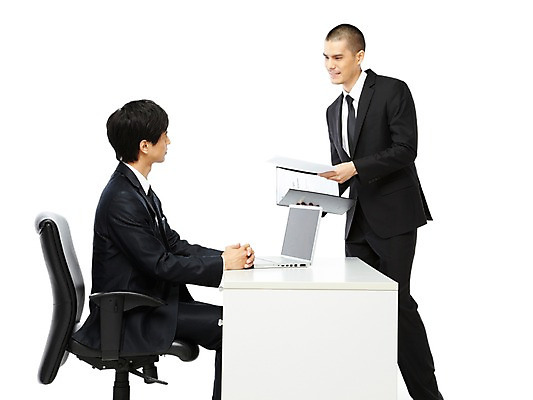 포토 JPG 스튜디오촬영 외국인 해외기획촬영 2011년태국 남자 포즈 의자 비즈니스 실내 서기 누끼 사람 앉기 동양인 정장 20대 성인 두명 비즈니스라이프 노트북 컴퓨터 직장인 비즈니스맨 상사 책상 직원 검사_조사 문서 파일 부하 결재 결재판 남자만 성인남자만 청년만 청년남자만 성인만 국내포토 직업 라이프스타일 옷 가구 모션 인종 청년 내부 전자제품 파일형식