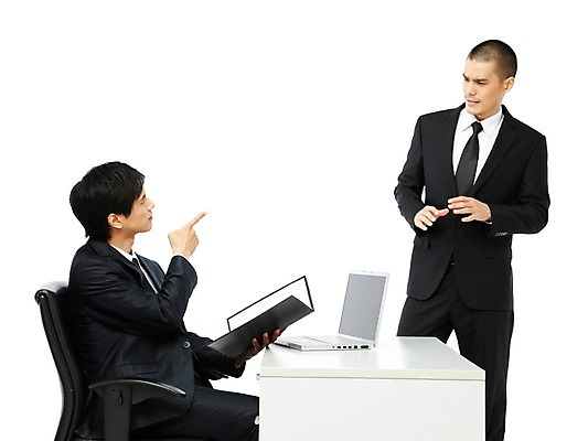 포토 JPG 스튜디오촬영 외국인 해외기획촬영 2011년태국 남자 포즈 의자 비즈니스 모션 실내 서기 누끼 사람 앉기 동양인 정장 손짓 20대 성인 두명 비즈니스라이프 노트북 컴퓨터 가리킴 직장인 비즈니스맨 상사 꾸지람 책상 직원 문서 파일 부하 결재 결재판 지적 남자만 성인남자만 청년만 청년남자만 성인만 국내포토 직업 라이프스타일 옷 가구 인종 청년 내부 전자제품 체벌 파일형식