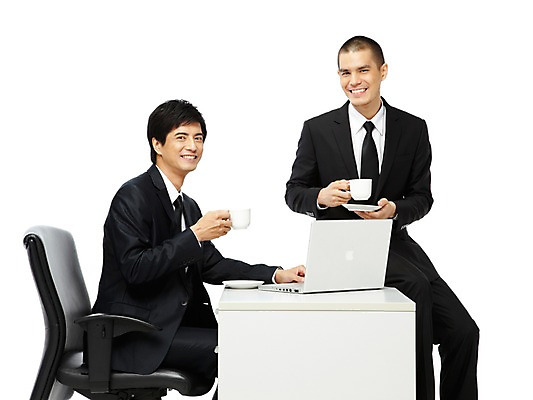 포토 JPG 스튜디오촬영 전신 외국인 해외기획촬영 직업 2011년태국 남자 커피 포즈 의자 비즈니스 모션 회의 티타임 휴식 잔 직장 함께함 실내 대화 미소 웃음 들기 누끼 사람 앉기 동양인 정장 20대 성인 두명 컵 비즈니스라이프 노트북 컴퓨터 모임 업무 직장인 비즈니스맨 작업실 차 계획 찻잔 토론 책상 동료 걸터앉기 남자만 성인남자만 청년만 청년남자만 성인만 국내포토 라이프스타일 식기 옷 음료 가구 컨셉 회사 관계 표정 말하기 인종 청년 내부 전자제품 작업 파일형식