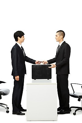 포토 JPG 스튜디오촬영 전신 외국인 해외기획촬영 직업 응시 2011년태국 남자 포즈 의자 서류가방 비즈니스 모션 회의 직장 함께함 실내 협상 서기 미소 웃음 들기 누끼 사람 동양인 정장 20대 성인 두명 옆모습 비즈니스라이프 모임 업무 직장인 비즈니스맨 작업실 계획 책상 동료 기밀가방 남자만 성인남자만 청년만 청년남자만 성인만 국내포토 라이프스타일 시선 옷 뷰포인트 가구 컨셉 가방 회사 관계 표정 인종 청년 내부 작업 파일형식