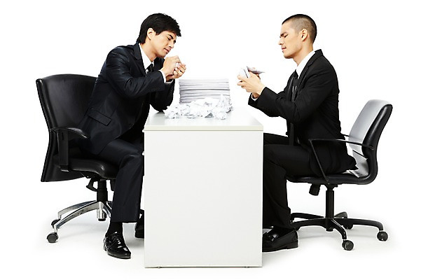 포토 JPG 스튜디오촬영 전신 외국인 해외기획촬영 직업 2011년태국 남자 포즈 의자 비즈니스 모션 회의 직장 함께함 실내 누끼 사람 앉기 동양인 정장 20대 성인 두명 옆모습 비즈니스라이프 모임 업무 직장인 비즈니스맨 작업실 찡그림 계획 토론 책상 동료 고민 보고서 문서 남자만 성인남자만 청년만 청년남자만 성인만 국내포토 라이프스타일 옷 감정 뷰포인트 가구 컨셉 회사 관계 표정 인종 청년 내부 작업 파일형식