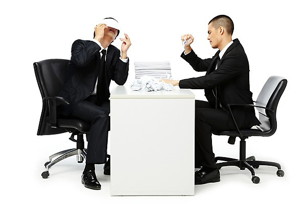 포토 JPG 스튜디오촬영 전신 외국인 해외기획촬영 직업 2011년태국 남자 포즈 의자 비즈니스 모션 회의 직장 함께함 실내 누끼 사람 앉기 동양인 정장 20대 성인 두명 옆모습 비즈니스라이프 모임 업무 직장인 비즈니스맨 작업실 찡그림 계획 토론 책상 동료 고민 보고서 문서 남자만 성인남자만 청년만 청년남자만 성인만 국내포토 라이프스타일 옷 감정 뷰포인트 가구 컨셉 회사 관계 표정 인종 청년 내부 작업 파일형식