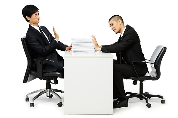 포토 JPG 스튜디오촬영 전신 외국인 해외기획촬영 직업 2011년태국 남자 의자 비즈니스 모션 회의 직장 함께함 실내 대화 협상 누끼 사람 앉기 동양인 정장 손짓 20대 성인 두명 옆모습 비즈니스라이프 모임 업무 직장인 비즈니스맨 작업실 계획 토론 거절 책상 동료 보고서 문서 남자만 성인남자만 청년만 청년남자만 성인만 국내포토 라이프스타일 옷 뷰포인트 가구 컨셉 회사 관계 말하기 인종 청년 내부 작업 파일형식