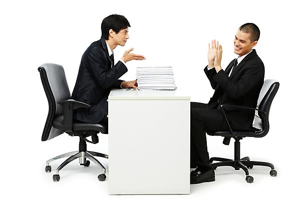 포토 JPG 스튜디오촬영 전신 외국인 해외기획촬영 직업 2011년태국 남자 의자 비즈니스 모션 회의 직장 함께함 실내 대화 협상 누끼 사람 앉기 동양인 정장 손짓 20대 성인 두명 옆모습 비즈니스라이프 모임 업무 직장인 비즈니스맨 작업실 계획 토론 거절 책상 동료 보고서 문서 남자만 성인남자만 청년만 청년남자만 성인만 국내포토 라이프스타일 옷 뷰포인트 가구 컨셉 회사 관계 말하기 인종 청년 내부 작업 파일형식