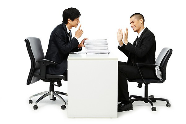 포토 JPG 스튜디오촬영 전신 외국인 해외기획촬영 직업 2011년태국 남자 의자 비즈니스 모션 회의 직장 함께함 실내 대화 협상 누끼 사람 앉기 동양인 정장 손짓 20대 성인 두명 옆모습 비즈니스라이프 모임 업무 직장인 비즈니스맨 작업실 계획 토론 거절 책상 동료 보고서 문서 남자만 성인남자만 청년만 청년남자만 성인만 국내포토 라이프스타일 옷 뷰포인트 가구 컨셉 회사 관계 말하기 인종 청년 내부 작업 파일형식