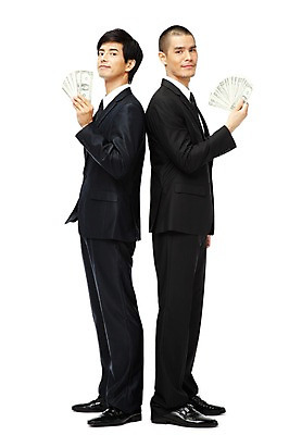 포토 JPG 스튜디오촬영 전신 외국인 해외기획촬영 2011년태국 남자 포즈 지폐 돈 비즈니스 모션 성공 실내 서기 미소 웃음 들기 누끼 사람 동양인 정장 20대 성인 두명 옆모습 경제 달러 기쁨 비즈니스맨 돈다발 만족 외화 남자만 성인남자만 청년만 청년남자만 성인만 국내포토 옷 감정 뷰포인트 컨셉 표정 인종 청년 내부 금융 직장인 재산 파일형식