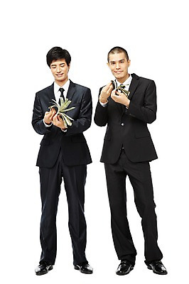 포토 JPG 스튜디오촬영 전신 외국인 해외기획촬영 2011년태국 남자 포즈 지폐 돈 비즈니스 모션 성공 실내 서기 미소 웃음 들기 누끼 사람 동양인 정장 20대 성인 두명 앞모습 경제 달러 기쁨 비즈니스맨 돈다발 만족 외화 남자만 성인남자만 청년만 청년남자만 성인만 국내포토 옷 감정 뷰포인트 컨셉 표정 인종 청년 내부 금융 직장인 재산 파일형식