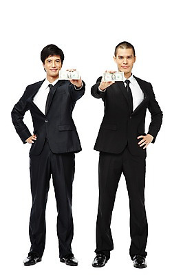 포토 JPG 스튜디오촬영 전신 외국인 해외기획촬영 2011년태국 남자 허리손 포즈 지폐 돈 비즈니스 모션 성공 실내 서기 미소 웃음 들기 누끼 사람 동양인 정장 20대 성인 두명 앞모습 경제 달러 기쁨 비즈니스맨 돈다발 만족 외화 남자만 성인남자만 청년만 청년남자만 성인만 국내포토 옷 감정 뷰포인트 컨셉 표정 인종 청년 내부 금융 직장인 재산 파일형식