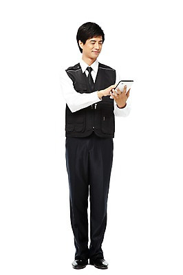 포토 JPG 스튜디오촬영 전신 외국인 해외기획촬영 직업 2011년태국 남자 와이셔츠 비즈니스 넥타이 실내 한명 서기 미소 웃음 들기 누끼 사람 동양인 20대 성인 컴퓨터 태블릿 웹서핑 조끼 도움 비즈니스맨 보호 보안 경호원 남자만 남자한명만 성인남자만 청년만 청년남자만 청년남자한명만 성인한명만 성인남자한명만 성인만 국내포토 1 잡화 컨셉 셔츠 모션 표정 안전 인종 청년 내부 전자제품 스마트기기 외투 직장인 파일형식