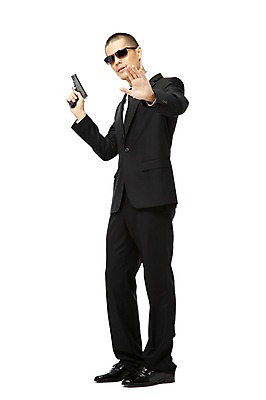 포토 JPG 스튜디오촬영 전신 외국인 해외기획촬영 직업 2011년태국 남자 이어폰 포즈 비즈니스 모션 실내 한명 서기 들기 누끼 사람 동양인 정장 손짓 20대 성인 선글라스 권총 총 도움 비즈니스맨 보호 오브젝트 경호원 남자만 남자한명만 성인남자만 청년만 청년남자만 청년남자한명만 성인한명만 성인남자한명만 성인만 국내포토 1 옷 안경 무기 음향기기 컨셉 인종 청년 내부 직장인 파일형식