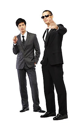 포토 JPG 스튜디오촬영 전신 외국인 해외기획촬영 직업 2011년태국 남자 포즈 비즈니스 담배 실내 서기 누끼 사람 동양인 정장 손짓 20대 성인 두명 선글라스 도움 비즈니스맨 보호 오브젝트 경호원 남자만 성인남자만 청년만 청년남자만 성인만 국내포토 옷 안경 컨셉 모션 인종 청년 내부 직장인 파일형식