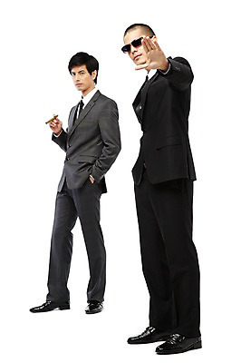 포토 JPG 스튜디오촬영 전신 외국인 해외기획촬영 직업 2011년태국 남자 포즈 비즈니스 담배 실내 서기 누끼 사람 동양인 정장 손짓 20대 성인 두명 선글라스 도움 비즈니스맨 보호 오브젝트 경호원 남자만 성인남자만 청년만 청년남자만 성인만 국내포토 옷 안경 컨셉 모션 인종 청년 내부 직장인 파일형식