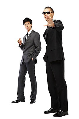 포토 JPG 스튜디오촬영 전신 외국인 해외기획촬영 직업 2011년태국 남자 포즈 비즈니스 담배 실내 서기 누끼 사람 동양인 정장 손짓 20대 성인 두명 선글라스 도움 비즈니스맨 보호 오브젝트 경호원 남자만 성인남자만 청년만 청년남자만 성인만 국내포토 옷 안경 컨셉 모션 인종 청년 내부 직장인 파일형식