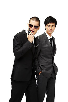 포토 JPG 스튜디오촬영 외국인 해외기획촬영 직업 2011년태국 남자 이어폰 포즈 비즈니스 모션 실내 서기 누끼 사람 동양인 정장 20대 성인 두명 선글라스 도움 비즈니스맨 보호 오브젝트 무전기 경호원 남자만 성인남자만 청년만 청년남자만 성인만 국내포토 옷 안경 음향기기 컨셉 무선통신 인종 청년 내부 직장인 파일형식
