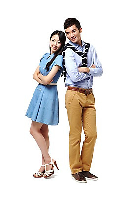 포토 JPG 스튜디오촬영 전신 모델 학생 라이프스타일 여자 남자 대학생 포즈 모션 대학생라이프 실내 서기 누끼 사람 동양인 20대 성인 두명 라이프 팔짱 캠퍼스라이프 기댐 한국인 등맞대기 맞대기 청년만 성인만 국내포토 인종 청년 내부 생활 파일형식