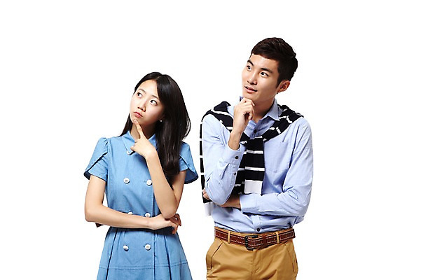 포토 JPG 스튜디오촬영 모델 학생 라이프스타일 응시 여자 남자 대학생 포즈 생각 모션 대학생라이프 실내 서기 누끼 사람 동양인 손짓 상반신 20대 성인 두명 라이프 앞모습 캠퍼스라이프 턱괴기 한국인 검지손가락 고민 갈등 청년만 성인만 국내포토 시선 감정 뷰포인트 손가락 인종 청년 내부 생활 파일형식