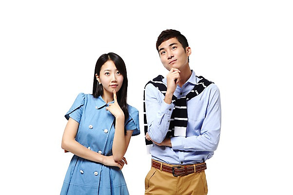 포토 JPG 스튜디오촬영 모델 학생 라이프스타일 응시 여자 남자 대학생 포즈 생각 모션 대학생라이프 실내 서기 누끼 사람 동양인 손짓 상반신 20대 성인 두명 라이프 앞모습 캠퍼스라이프 턱괴기 한국인 검지손가락 고민 갈등 청년만 성인만 국내포토 시선 감정 뷰포인트 손가락 인종 청년 내부 생활 파일형식