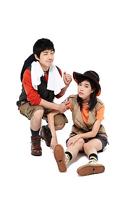 포토 JPG 스튜디오촬영 전신 모델 모자 학생 라이프스타일 여자 남자 대학생 포즈 운동화 반바지 응원 모션 대학생라이프 실내 피곤 서기 누끼 사람 앉기 동양인 20대 성인 두명 라이프 친구 수건 캠퍼스라이프 한국인 반팔티셔츠 조끼 동료 즐거움 격려 국토대장정 청년만 성인만 국내포토 잡화 감정 신발 컨셉 티셔츠 바지 관계 인종 청년 내부 생활 위생용품 외투 파일형식