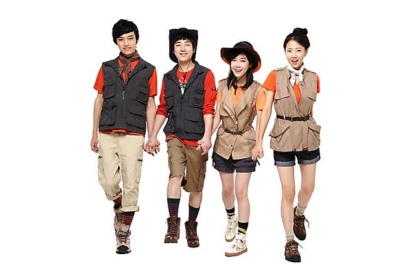 포토 JPG 스튜디오촬영 전신 모델 모자 학생 라이프스타일 여자 남자 대학생 포즈 운동화 반바지 모션 대학생라이프 실내 서기 미소 웃음 누끼 사람 동양인 손짓 여러명 20대 성인 라이프 친구 걷기 손잡기 캠퍼스라이프 한국인 반팔티셔츠 조끼 동료 즐거움 국토대장정 긴바지 전진 행진 청년만 성인만 국내포토 잡화 감정 다수 신발 티셔츠 바지 관계 표정 인종 청년 내부 생활 외투 파일형식