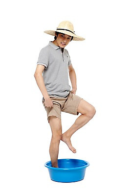 포토 JPG 스튜디오촬영 전신 모델 모자 학생 라이프스타일 남자 대학생 포즈 운동화 티셔츠 반바지 모션 대학생라이프 실내 한명 서기 미소 웃음 누끼 사람 동양인 20대 성인 라이프 앞모습 캠퍼스라이프 한국인 농촌 봉사 도움 빨래 즐거움 밀짚모자 대야 농촌봉사활동 농활 일손 남자만 남자한명만 성인남자만 청년만 청년남자만 청년남자한명만 성인한명만 성인남자한명만 성인만 국내포토 모자_잡화 1 잡화 감정 뷰포인트 신발 컨셉 셔츠 가사 바지 표정 인종 청년 내부 생활 시골 파일형식