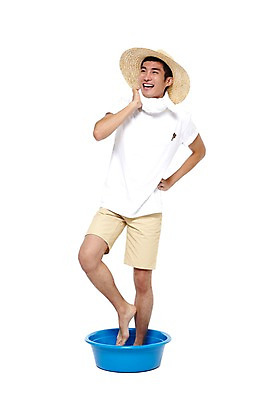 포토 JPG 스튜디오촬영 전신 모델 모자 학생 라이프스타일 남자 대학생 포즈 운동화 티셔츠 반바지 모션 대학생라이프 실내 한명 서기 미소 웃음 누끼 사람 동양인 20대 성인 라이프 앞모습 수건 캠퍼스라이프 한국인 농촌 봉사 도움 빨래 즐거움 밀짚모자 대야 농촌봉사활동 농활 일손 남자만 남자한명만 성인남자만 청년만 청년남자만 청년남자한명만 성인한명만 성인남자한명만 성인만 국내포토 모자_잡화 1 잡화 감정 뷰포인트 신발 컨셉 셔츠 가사 바지 표정 인종 청년 내부 생활 위생용품 시골 파일형식