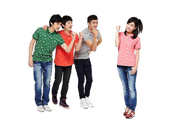 포토 JPG 스튜디오촬영 전신 모델 학생 라이프스타일 여자 남자 대학생 포즈 운동화 응원 모션 대학생라이프 함께함 실내 서기 미소 웃음 누끼 사람 동양인 손짓 여러명 20대 성인 라이프 앞모습 친구 캠퍼스라이프 파이팅 한국인 반팔티셔츠 청바지 즐거움 열정 격려 포니테일 청년만 성인만 국내포토 헤어스타일 감정 뷰포인트 다수 신발 컨셉 티셔츠 바지 관계 표정 인종 청년 내부 생활 파일형식